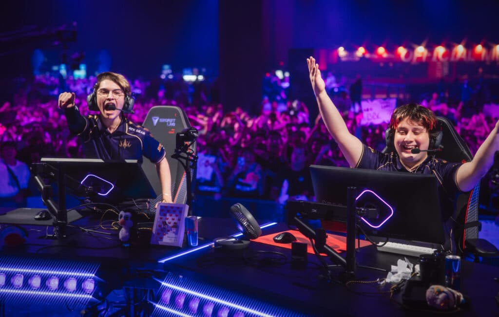 BBL Esports' Lar0k and Crewen