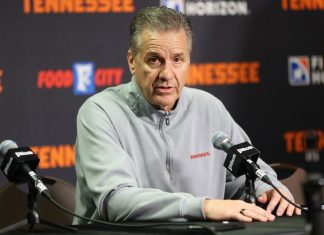 “Hire John Calipari”: Ex-NCAA Coach Offers New Job Opportunity for Arkansas Coach Amid March Madness Exit