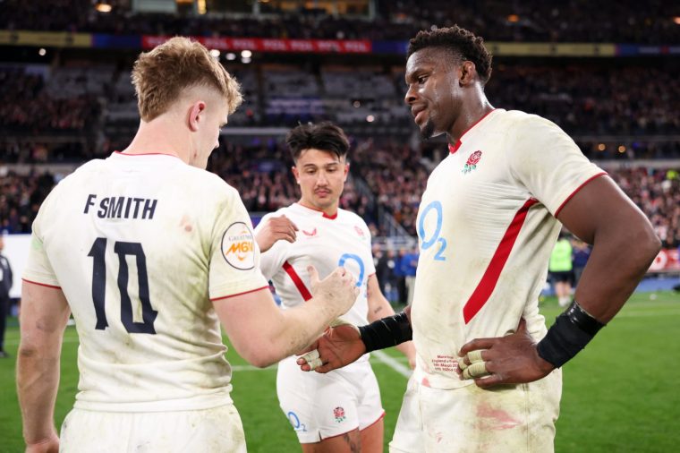 PARIS, FRANCE - MARCH 14: Maro Itoje of England shakes hands with Marcus Smith and Fin Smith after the Guinness Six Nations 2026 match between France and England at Stade de France on March 14, 2026 in Paris, France. (Photo by Dan Mullan - RFU/The RFU Collection via Getty Images)