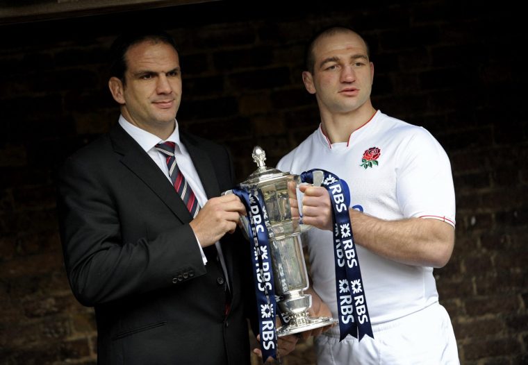 England rugby Coach Martin Johnson (L) and Captain Steve Borthwick pose with the trophy during the official launch of the 2010 RBS Six Nations tournament at the Hurlingham Club in London, January 27, 2010. The tournament kicks- off February 6, with Ireland versus Italy. AFP PHOTO / Adrian Dennis (Photo by ADRIAN DENNIS / AFP via Getty Images)