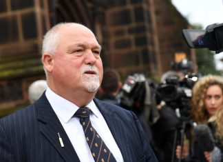 Middlesex legends in open revolt over running of club