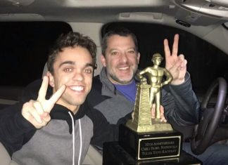 Tony Stewart Handed Special Gift From Kyle Larson’s Rival as He Does Justice to High Limit Racing Gamble