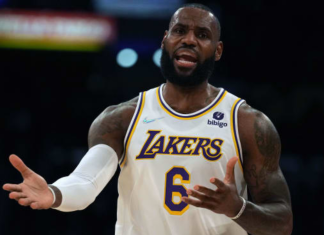 Lakers Fans Disgusted by Referee for Ruining LeBron James’ Historic Night vs Rockets