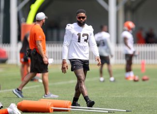 Calls Mount for Giants to Sign Odell Beckham Jr. After Iconic One-Handed Catch at Fanatics Flag Event