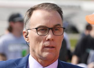 Kevin Harvick Takes Shots at ‘Incompetent’ NASCAR Driver With Big Cup Series Claim