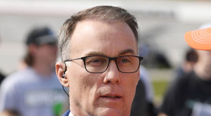 Kevin Harvick Takes Shots at ‘Incompetent’ NASCAR Driver With Big Cup Series Claim