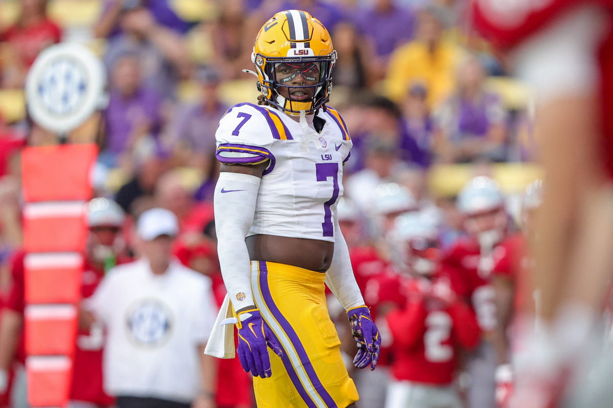 NCAA, College League, USA Football 2024: Nicholls State vs LSU SEP 07 September 07, 2024: LSU linebacker Harold Perkins Jr. 7 looks to the sideline for a call during NCAA football game action between the Nicholls State Colonels and the LSU Tigers at Tiger Stadium in Baton Rouge, LA. Jonathan Mailhes/CSM Credit Image: Â Jonathan Mailhes/Cal Media Baton Rouge La USA EDITORIAL USE ONLY Copyright: xx ZUMA-20240907_zma_c04_1223.jpg JonathanxMailhesx csmphotothree292431