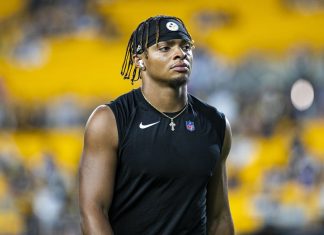 Justin Fields Issues First Statement as Chiefs Officially Announce QB Trade