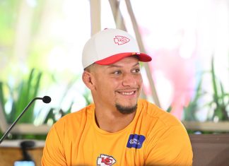 Former Jets WR Catches Patrick Mahomes’ Attention as Fans Speculate Chiefs Move