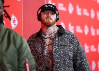 Raiders’ Maxx Crosby Announces Offseason Achievement After Failed Ravens Trade