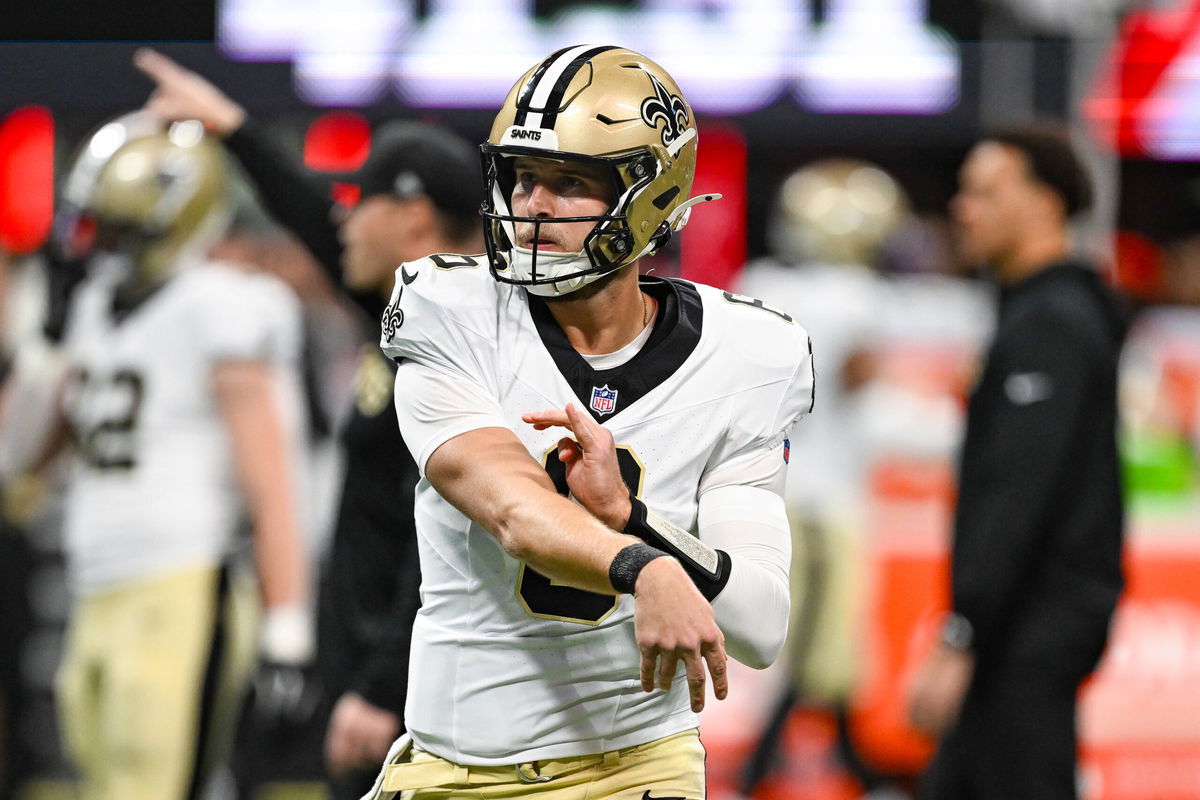 ATLANTA, GA - JANUARY 04: New Orleans quarterback Tyler Shough 6 warms up prior to the start of the NFL, American Football Herren, USA game between the New Orleans Saints and the Atlanta Falcons on January 4th, 2026 at Mercedes-Benz Stadium in Atlanta, GA. Photo by Rich von Biberstein/Icon Sportswire NFL: JAN 04 Saints at Falcons EDITORIAL USE ONLY Icon260104084