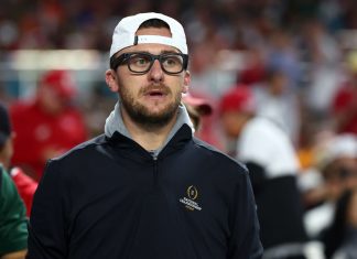 College Football Fans Give Up on Johnny Manziel as Troubling Pattern Continues