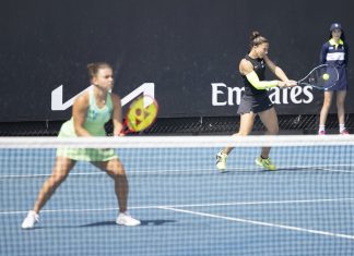 Sara Errani Misfires as Partner Jasmine Paolini Hit With Dangerous Shot in Miami Open