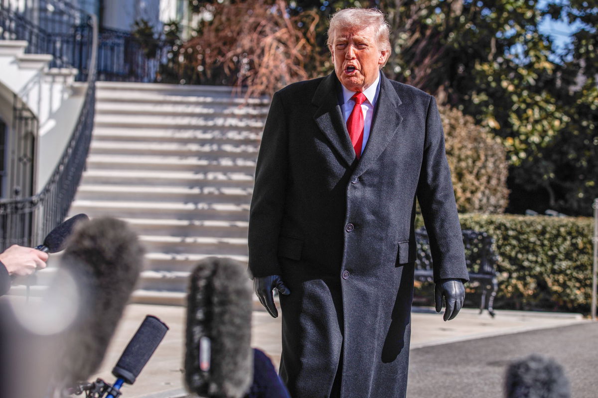 Donald Trump Connor Hellebuyck (seo)