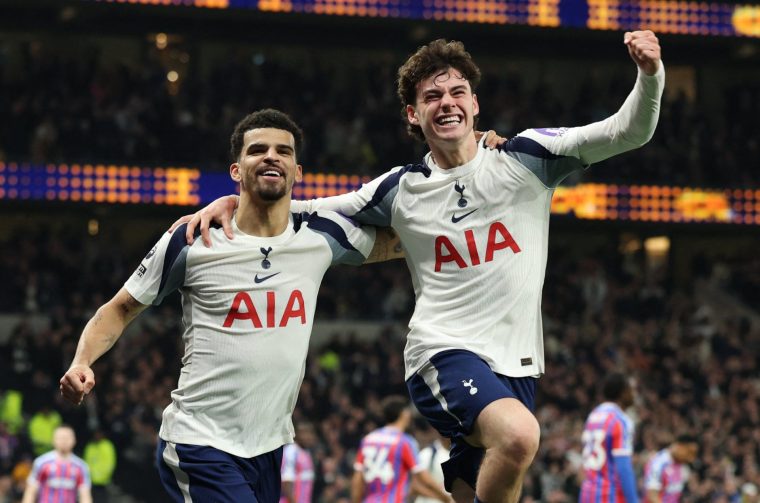 Soccer Football - Premier League - Tottenham Hotspur v Crystal Palace - Tottenham Hotspur Stadium, London, Britain - March 5, 2026 Tottenham Hotspur's Dominic Solanke celebrates scoring their first goal with Archie Gray REUTERS/Ian Walton EDITORIAL USE ONLY. NO USE WITH UNAUTHORIZED AUDIO, VIDEO, DATA, FIXTURE LISTS, CLUB/LEAGUE LOGOS OR 'LIVE' SERVICES. ONLINE IN-MATCH USE LIMITED TO 120 IMAGES, NO VIDEO EMULATION. NO USE IN BETTING, GAMES OR SINGLE CLUB/LEAGUE/PLAYER PUBLICATIONS. PLEASE CONTACT YOUR ACCOUNT REPRESENTATIVE FOR FURTHER DETAILS..