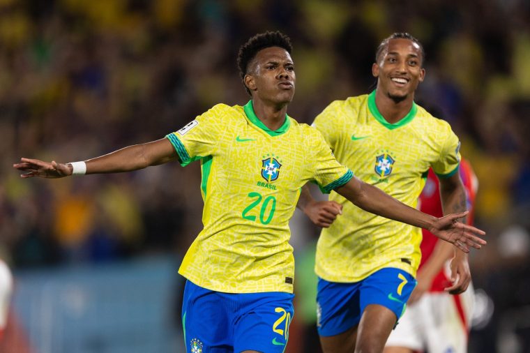 RIO DE JANEIRO, BRAZIL - SEPTEMBER 04: Estevao Willian of Brazil celebrates after scoring the team's first goal during the match between Brazil and Chile as part of the South American FIFA World Cup 2026 Qualifier at Maracana Stadium on September 04, 2025 in Rio de Janeiro, Brazil. (Photo by Ruano Carneiro/Getty Images)