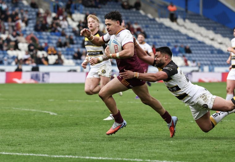 HUDDERSFIELD, ENGLAND - APRIL 4: Huddersfield Giants' Jacob Gagai holds off a challenge from York Knights' David Nofoaluma as he scores his side's fifth try during the Betfred Super League Round 7 match between Huddersfield Giants v York Knights at The Accu Stadium on April 4, 2026 in Huddersfield, England. (Photo by Lee Parker - CameraSport via Getty Images)
