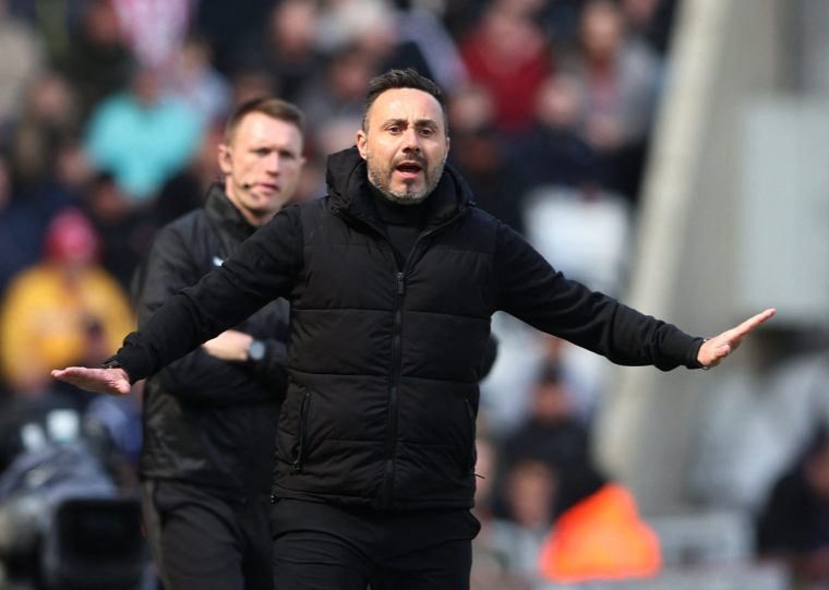 Soccer Football - Premier League - Sunderland v Tottenham Hotspur - Stadium of Light, Sunderland, Britain - April 12, 2026 Tottenham Hotspur manager Roberto De Zerbi reacts during the match REUTERS/Scott Heppell EDITORIAL USE ONLY. NO USE WITH UNAUTHORIZED AUDIO, VIDEO, DATA, FIXTURE LISTS, CLUB/LEAGUE LOGOS OR 'LIVE' SERVICES. ONLINE IN-MATCH USE LIMITED TO 120 IMAGES, NO VIDEO EMULATION. NO USE IN BETTING, GAMES OR SINGLE CLUB/LEAGUE/PLAYER PUBLICATIONS. PLEASE CONTACT YOUR ACCOUNT REPRESENTATIVE FOR FURTHER DETAILS..