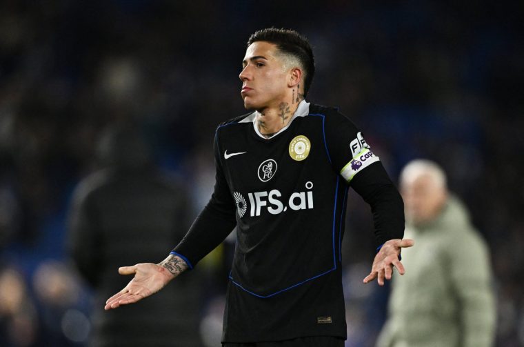 Soccer Football - Premier League - Brighton & Hove Albion v Chelsea - The American Express Community Stadium, Brighton, Britain - April 21, 2026 Chelsea's Enzo Fernandez looks dejected after the match REUTERS/Dylan Martinez EDITORIAL USE ONLY. NO USE WITH UNAUTHORIZED AUDIO, VIDEO, DATA, FIXTURE LISTS, CLUB/LEAGUE LOGOS OR 'LIVE' SERVICES. ONLINE IN-MATCH USE LIMITED TO 120 IMAGES, NO VIDEO EMULATION. NO USE IN BETTING, GAMES OR SINGLE CLUB/LEAGUE/PLAYER PUBLICATIONS. PLEASE CONTACT YOUR ACCOUNT REPRESENTATIVE FOR FURTHER DETAILS..