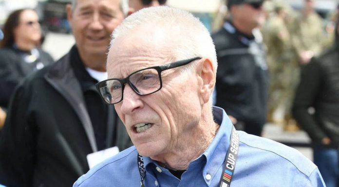 Mark Martin Lets Out 6-Word Reaction as Beloved American Singer Goes Missing