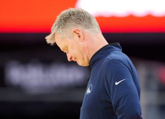 Steve Kerr Mourns Hall of Famer Who Once Carried Him Off the Court After ACL Tear: “Incredible Gesture”