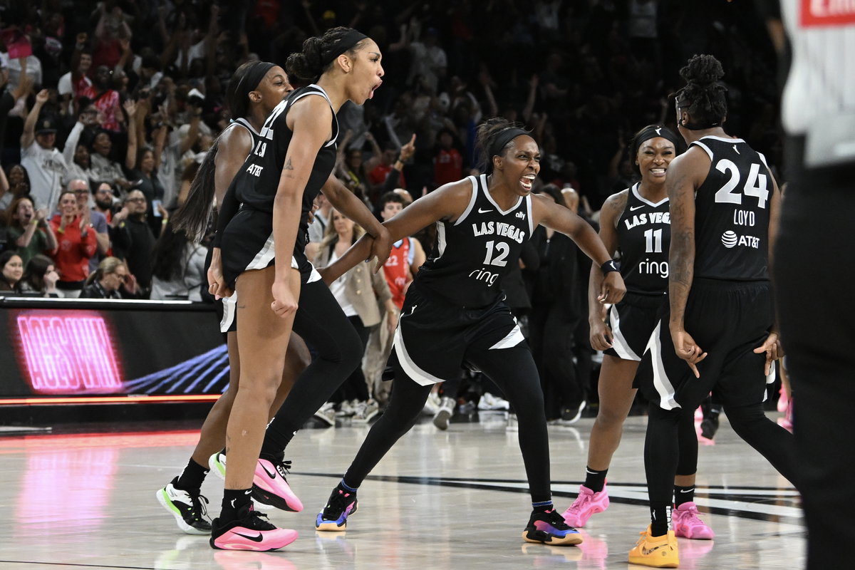  A'ja Wilson (22), guard Jackie Young (0), guard Chelsea Gray (12), guard Dana Evans (11)