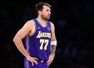 Luka Doncic Attempts to Rip Jersey Off as Lakers Star Exits With Injury After Visible Pain vs. Thunder