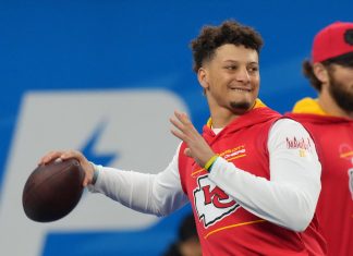 Patrick Mahomes Shows Huge Scar Publicly for First Time Amid Chiefs QB’s ACL Recovery
