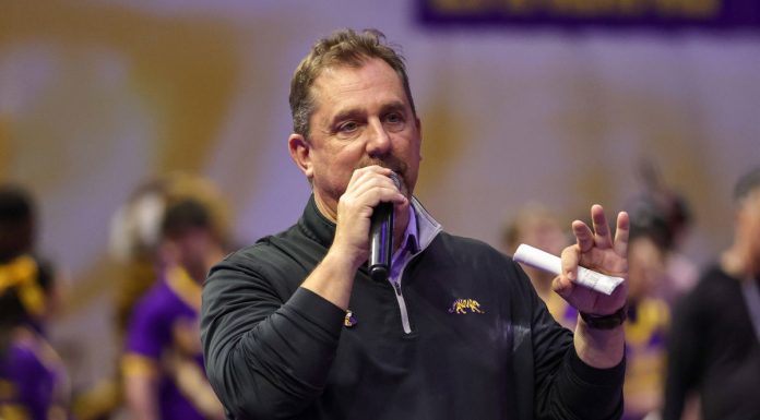 LSU HC Jay Clark Cuts Off Kailin Choi to Refocus NCAA Goal Amid Jordan Chiles Rivalry