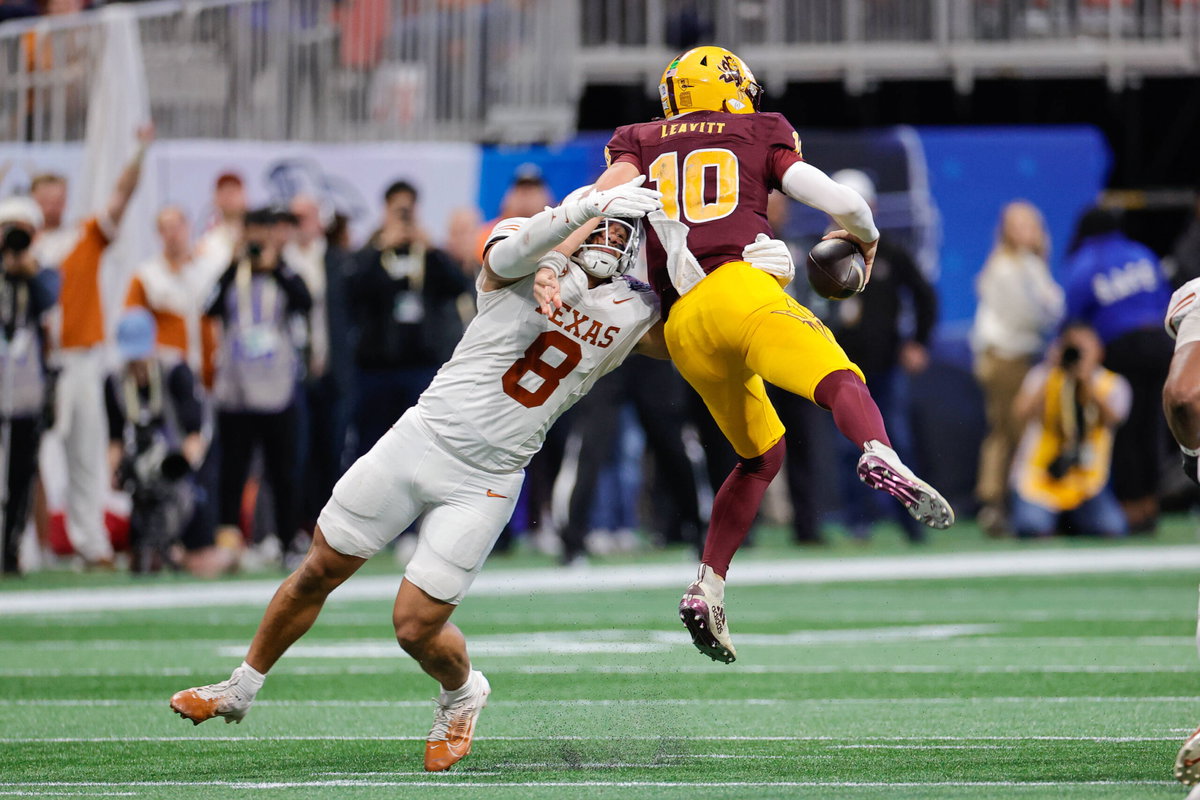 January 1, 2025: Sam Leavitt 10 of Arizona State is brought down by Trey Moore 8 of Texas during the Chick-fil-A Peach Bowl - a CFP Quarterfinal - featuring the 5 seed Texas Longhorns vs 4 seed Arizona State Sun Devils, played at Mercedes-Benz Stadium in Atlanta, Georgia. Texas survives double-OT with a 39-31 win over Arizona State. /CSM Atlanta United States of America - ZUMAc04_ 20250101_faf_c04_106 Copyright: xCecilxCopelandx