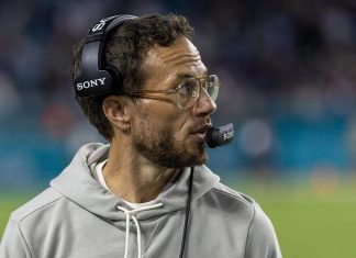 “Lack of Respect”: Ex-Dolphins Star Claims Players Cussed and Put Hands on Coaches During Mike McDaniel’s Tenure in Miami