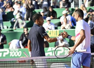 Felix Auger-Aliassime’s Monte Carlo Opener Halted by Tense Moment Before He Closes It Out in Style