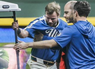 Brewers Manager Shares Worrying Update After 29YO Suffers Ugly Crash in Yankees Game