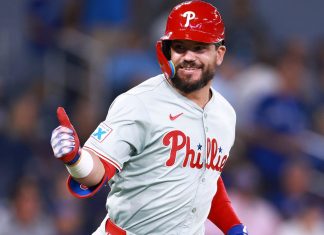 Kyle Schwarber Sends Upbeat Message to $5.2M Teammate as Dominant Stretch Continues