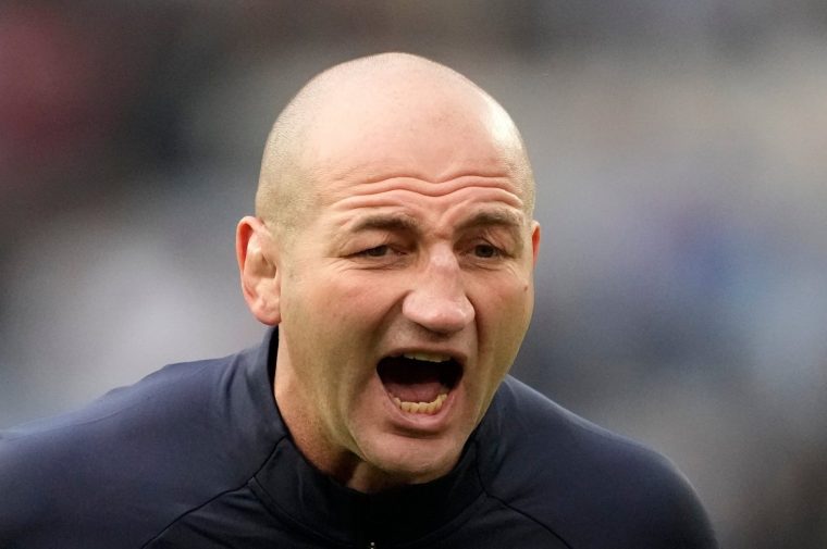 England coach Steve Borthwick shouts out before the Six Nations rugby union match between Italy and England in Rome, Saturday, March 7, 2026. (AP Photo/Gregorio Borgia)