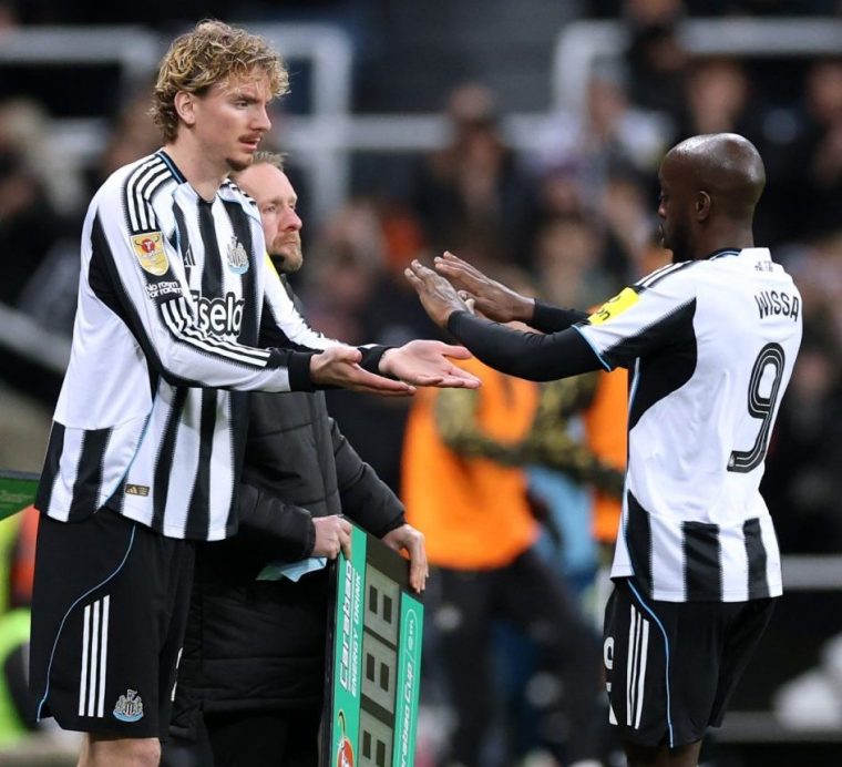 NEWCASTLE UPON TYNE, ENGLAND - DECEMBER 17: Yoane Wissa of Newcastle United is replaced as a substitute by Nick Woltemade during the Carabao Cup Quarter Final match between Newcastle United and Fulham at St James' Park on December 17, 2025 in Newcastle upon Tyne, England. (Photo by Stu Forster/Getty Images)