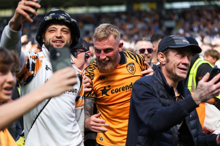 HULL, ENGLAND - MAY 2: Oli McBurnie of Hull City as fans invade the pitch during the Sky Bet Championship match between Hull City and Norwich City at MKM Stadium on May 2, 2026 in Hull, England. (Photo by Freddie Yeo/MB Media/Getty Images)