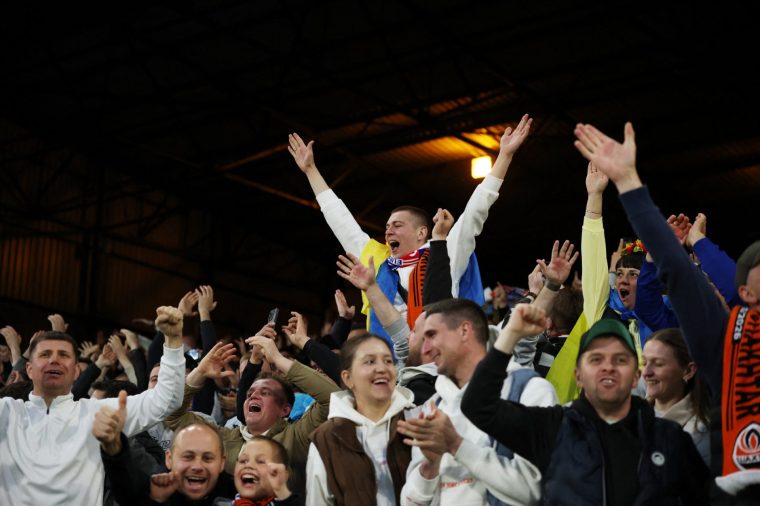 Soccer Football - UEFA Conference League - Semi Final - Second Leg - Crystal Palace v Shakhtar Donetsk - Selhurst Park, London, Britain - May 7, 2026 Shakhtar Donetsk fans celebrate after Eguinaldo scores their first goal Action Images via Reuters/Andrew Boyers
