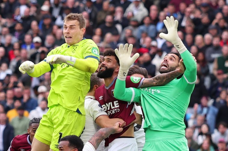 LONDON, ENGLAND - MAY 10: Pablo of West Ham United fouls David Raya of Arsenal resulting in a late equalising goal for West Ham being disallowed by VAR during the Premier League match between West Ham United and Arsenal at London Stadium on May 10, 2026 in London, England. (Photo by Marc Atkins/Getty Images)
