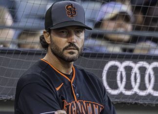Giants Manager Throws Shade at Own Clubhouse After Fans Turn on Team After Blowout Loss