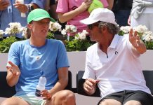 Iga Swiatek’s Coach Seen on Crutches After Suffering Serious Injury at the Italian Open
